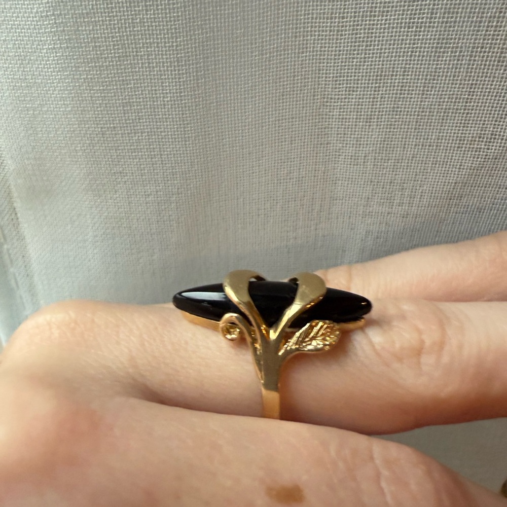 Vintage Solid 14k Yellow Gold 
Marquise Black Onyx Ring 5.4 Grams Size 6 1/2. - Picture 4 of 6